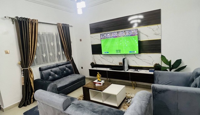 Beautifully furnished 2 bedroom fully air conditioned apartment