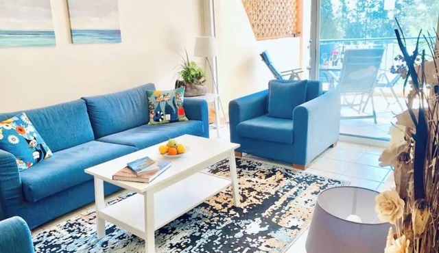Beautifully presented 2 bedrooms apartment with a pool and garden view.