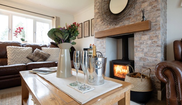 Beautifully presented dog friendly holiday cottage - Holly Tree Cottage
