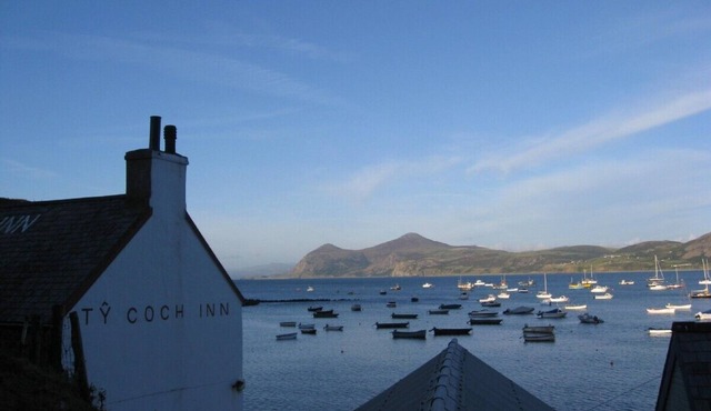 Beautifully refurbished former boathouse in Morfa Nefyn with sauna