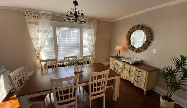 Beautifully remodeled house 1.5 miles from falls