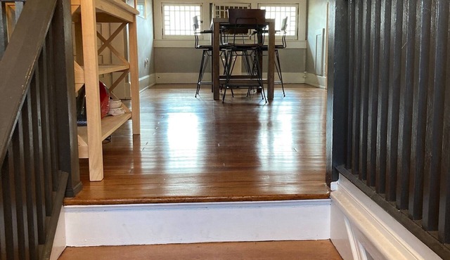 Beautifully remodeled apartment in downtown east end historic district!