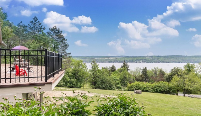 Beautifully Renovated Lodge with Lakeview