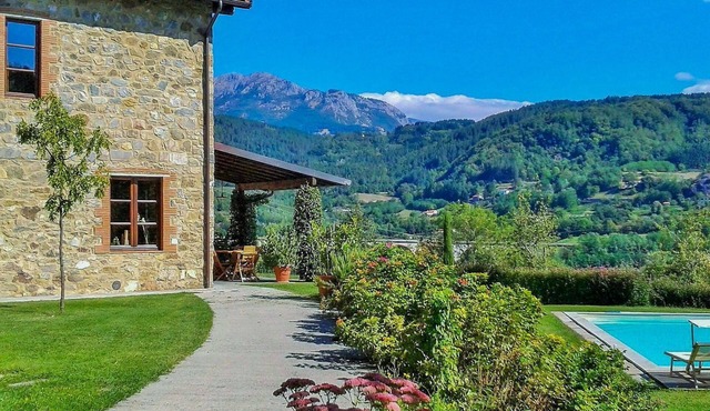 Beautifully Restored Barn, fantastic views, peaceful, WIFI, close facilties