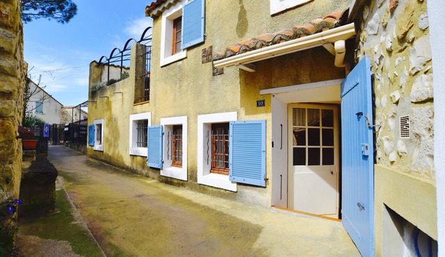 Beautifully Restored Village House With Sunny Terrace Overlooking Church Gardens
