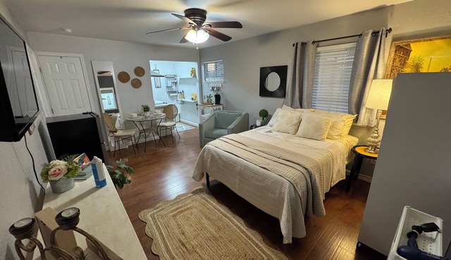 Beautifully Studio apartment, offering a warm ambiance with modern amenities.
