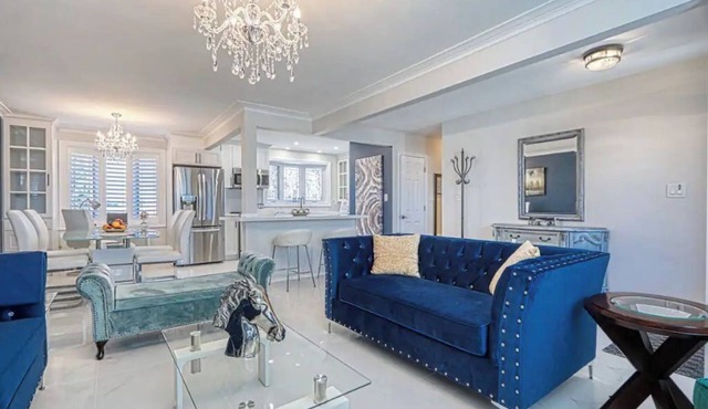 Beautifully Updated Bungalow Upper Portion