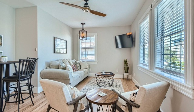 Beautifully updated Downtown Denver apartment - Ideal location!