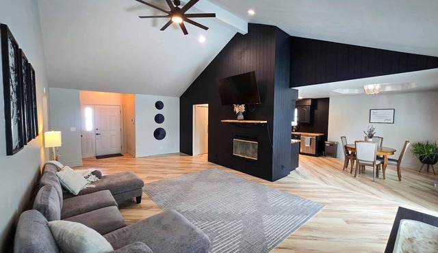 Beautifully updated spacious home in charming Joplin by MSSU