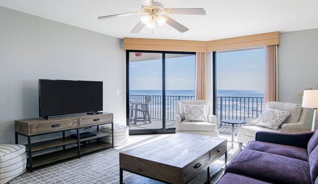 Beautifully Updated 4th Floor Phoenix X Condo!