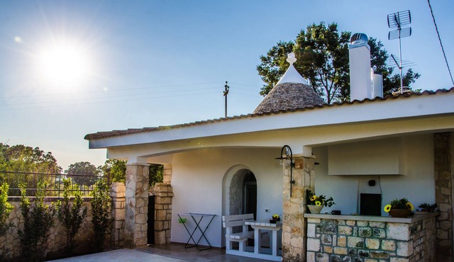 Beb surrounded by greenery a few km from Alberobello with swimming pool and spa