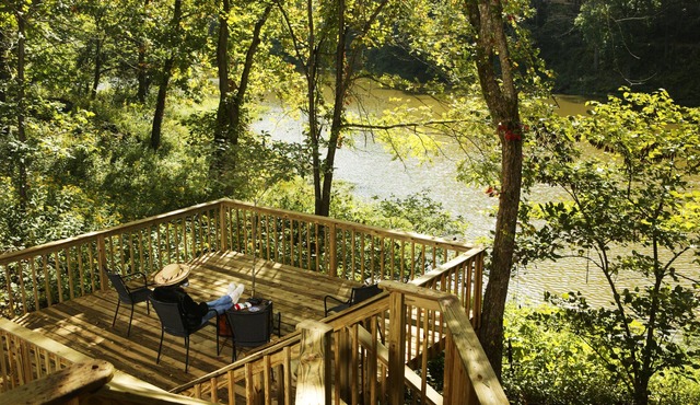 Becky Thatcher Cottage at Lake Lucerne Resort & Ranch - No Cleaning Fees