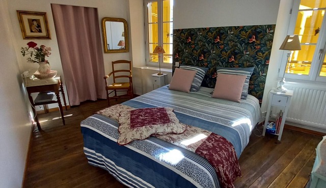 Bed and Breakfast 'Chambre Bleue - Ostau La Lutz' with Shared Terrace, Shared Garden and Wi-Fi