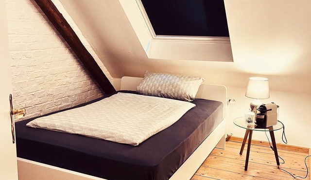 bed&agedesign -small- beautiful room with bathroom