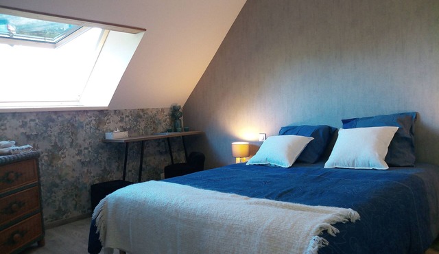 Bed and Breakfast 'La Chambre De L'Obiou 1' with Lake View, Shared Garden and Wi-Fi