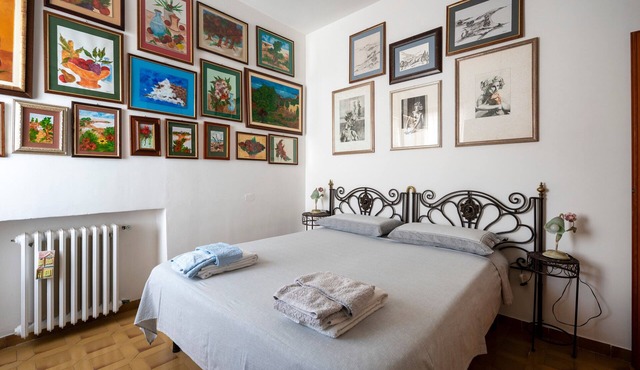 Bed and Breakfast 'La Camera Delle Ragazze' with Shared Pool, Wi-Fi, and Air Conditioning