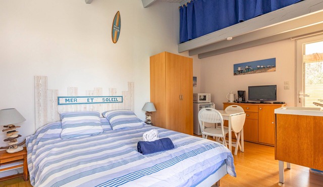 Bed and Breakfast 'La Berguerie' with Private Terrace and Wi-Fi