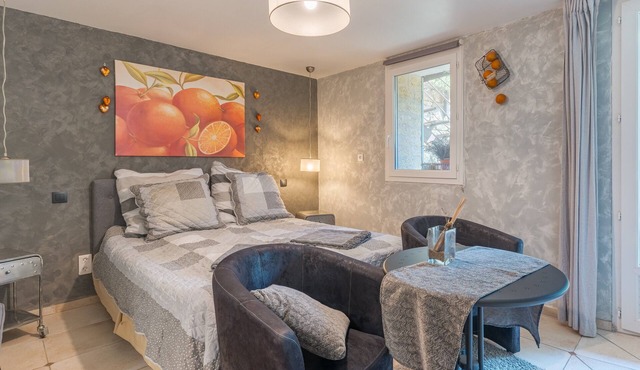 Bed and Breakfast 'Acidulée' with Shared Pool, Wi-Fi and Air Conditioning