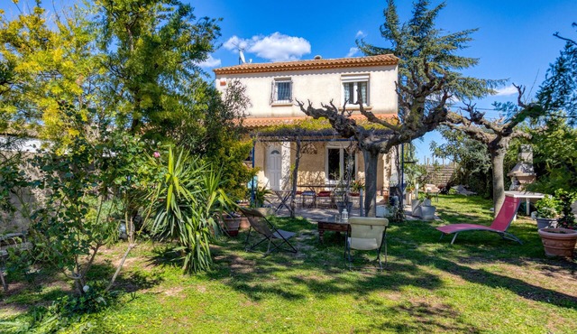 Bed and Breakfast 'Aux Amelierets' with Shared Pool, Shared Terrace and Wi-Fi