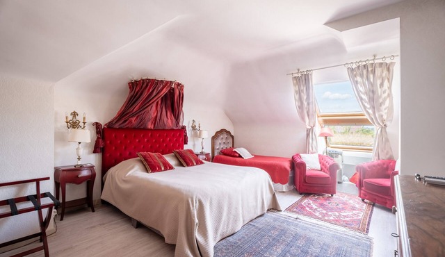 Bed and Breakfast 'Béatrice - Belle Époque' with Shared Pool, Shared Terrace and Wi-Fi