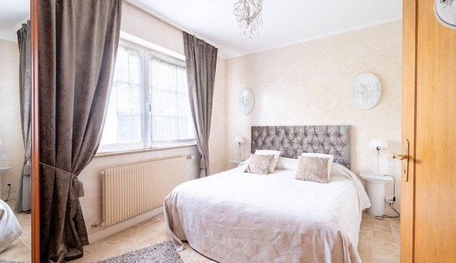 Bed and Breakfast 'Béatrice - Bijou' with Shared Pool, Shared Terrace and Wi-Fi