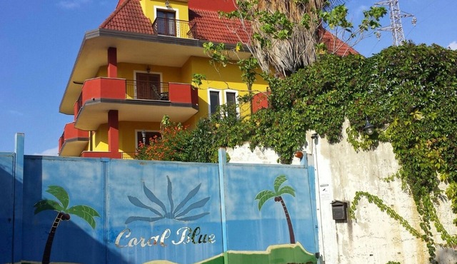 Bed and Breakfast Coral Blue