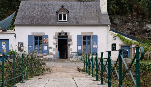 Bed and Breakfast 'Chambre d'hôte' with Private Terrace, River view, Private Garden and Wi-Fi