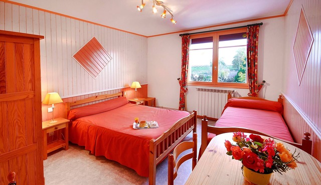 Bed and Breakfast 'Chambre Saumon' with Shared Terrace, Shared Garden and Wi-Fi
