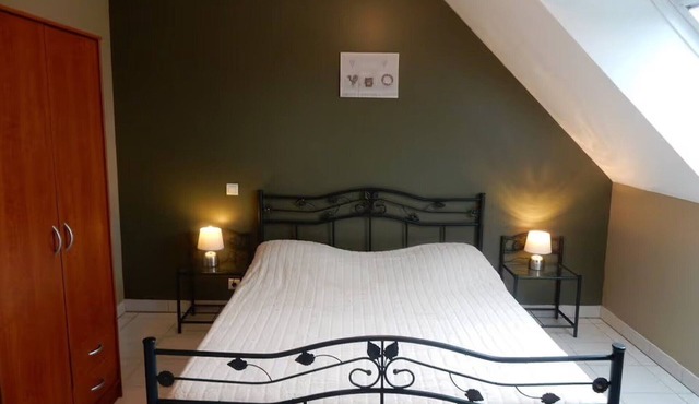 Bed and Breakfast 'Chambre Verte' with Shared Garden and Wi-Fi