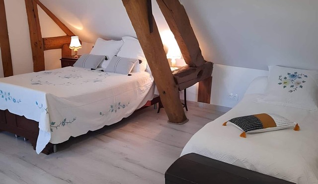 Bed and Breakfast 'Chambre 2' with Shared Pool, Shared Terrace and Wi-Fi