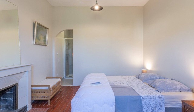 Bed and Breakfast 'Chambre Spacieuse' with Shared Terrace, Shared Garden and Wi-Fi