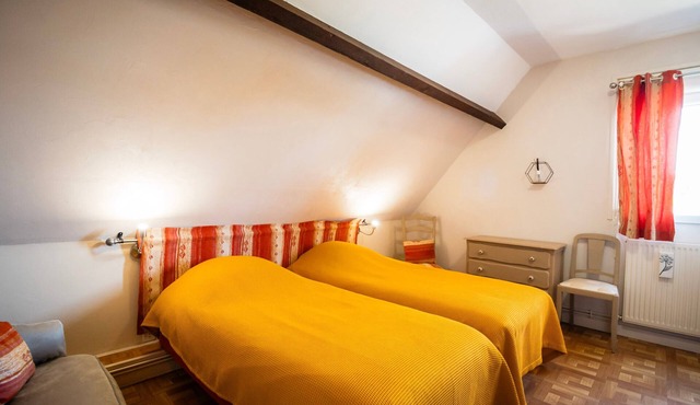 Bed and Breakfast 'Chambres D'hôtes - Chambre 3' with Shared Garden and Wi-Fi