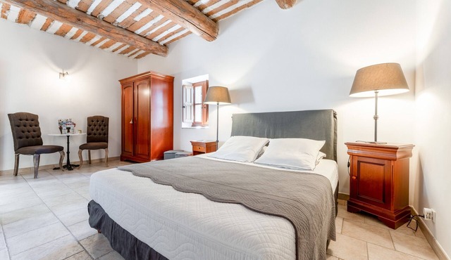 Bed and Breakfast 'Chambre Au Couchant' with Shared Terrace, Wi-Fi and Air Conditioning