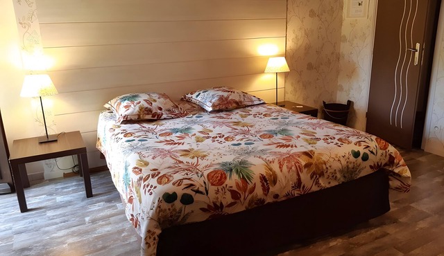 Bed and Breakfast 'Escargot De Bourgogne' with Shared Pool, Shared Terrace and Wi-Fi