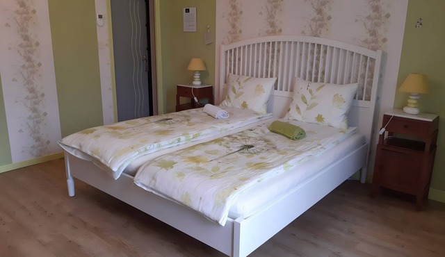 Bed and Breakfast 'Escargot De Jardin' with Shared Pool, Shared Terrace and Wi-Fi