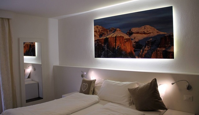 Bed and Breakfast 'Fedaia Joy' with Mountain View, Balcony and Wi-Fi