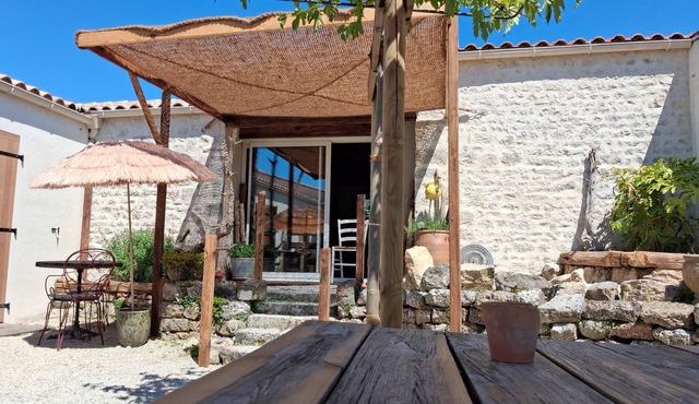 Bed and Breakfast 'Chambres D'hôtes La Marouette 3' with Shared Terrace and Wi-Fi