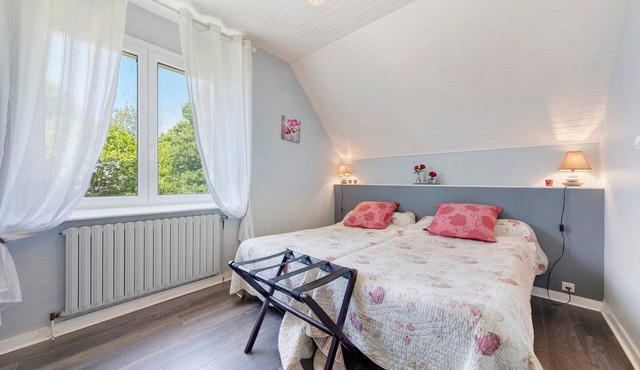 Bed and Breakfast 'La Chambre Rouge' with Shared Terrace, Shared Garden and Wi-Fi