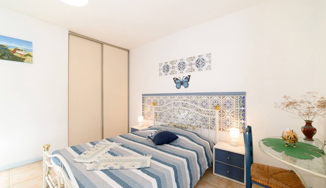 Bed and Breakfast 'Chambre Farniente' with Shared Garden and Air Conditioning