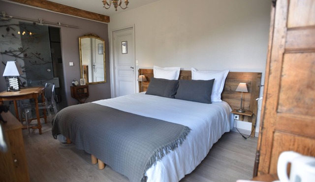 Bed and breakfast with heated pool in season Breakfasts included