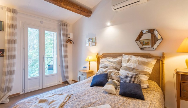 Bed and Breakfast 'Gourmandise' with Shared Pool, Wi-Fi and Air Conditioning