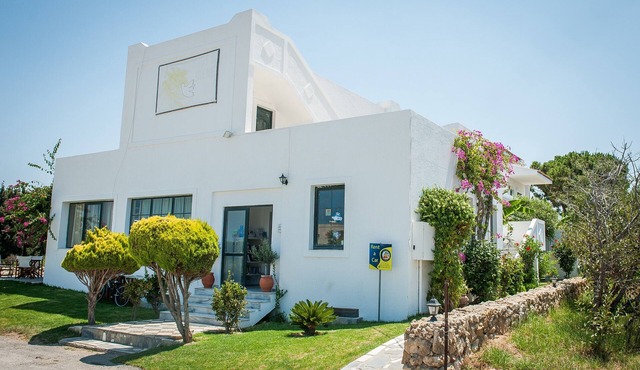 Bed and Breakfast 'Ilios and Irene 5' with Shared Terrace, Wi-Fi and Air Conditioning