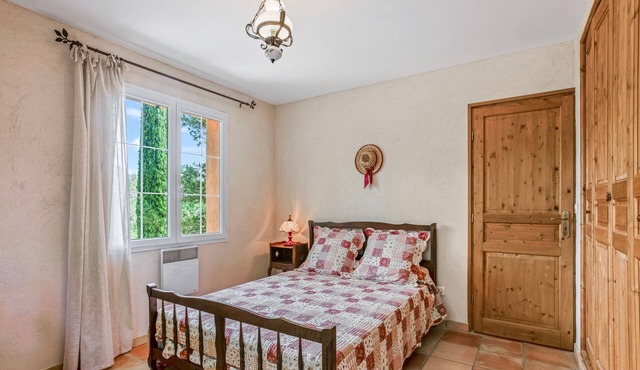 Bed and Breakfast 'Le Temps Des Cerises' with Shared Pool, Shared Terrace and Wi-Fi