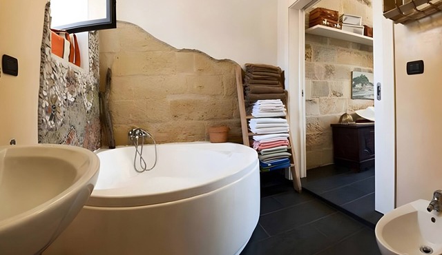 Bed and Breakfast 'Masseria Il Fondone Rooms A' with Shared Pool, Wi-Fi and Air Conditioning