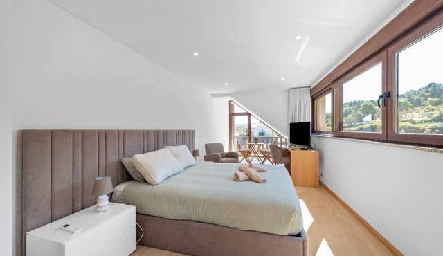 Bed and Breakfast 'Piso Sol' with Mountain View and Heated Pool