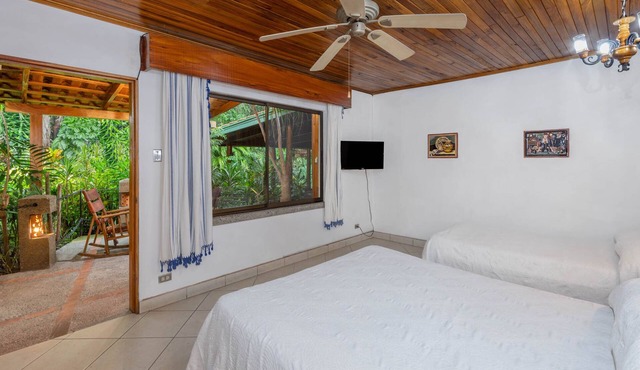 Bed and Breakfast rooms, Costa Verde inn.