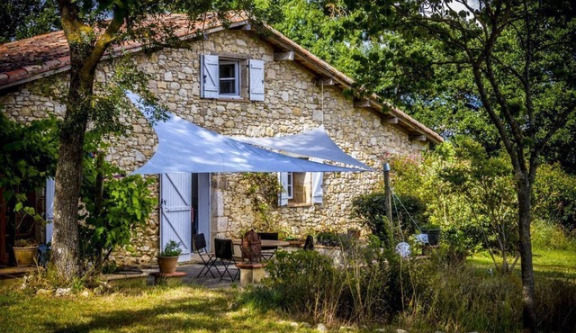 Bed and breakfast, Sonia. Quiet former sheepfold with swimming pool and panoramic view