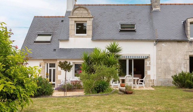 Bed and Breakfast 'Une Chambre À Lestriguiou' with Private Terrace, Private Garden and Wi-Fi