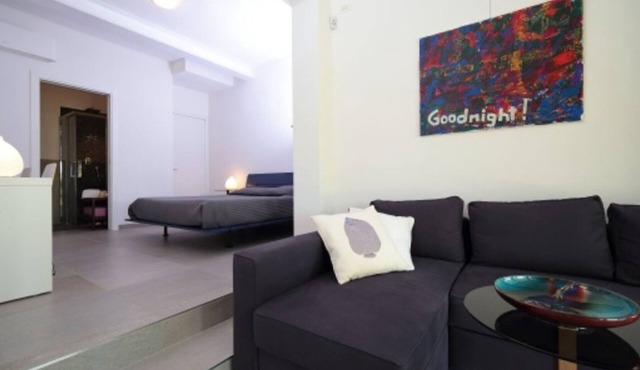 Bed and Breakfast Loggia degli Artisti 'Deluxe Room Two' with Shared Pool and Air Conditioning
