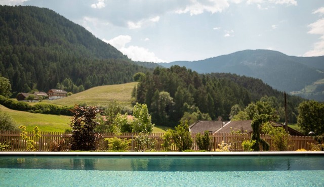 Bed & Breakfast "Castel Maurn Suite von Brackel" with View, Shared Pool & Wi-Fi